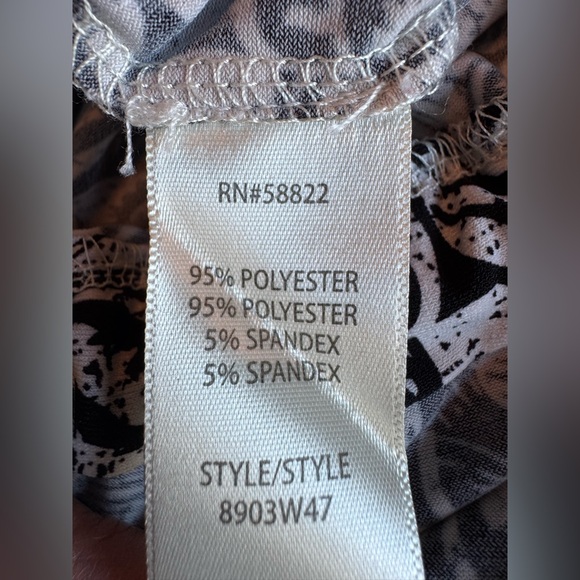 Max Studio Black and White Floral romper adjustable tie waist Euc medium - Picture 6 of 7